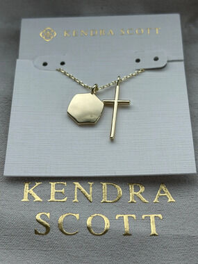Kendra Scot Gold Pendant Necklace